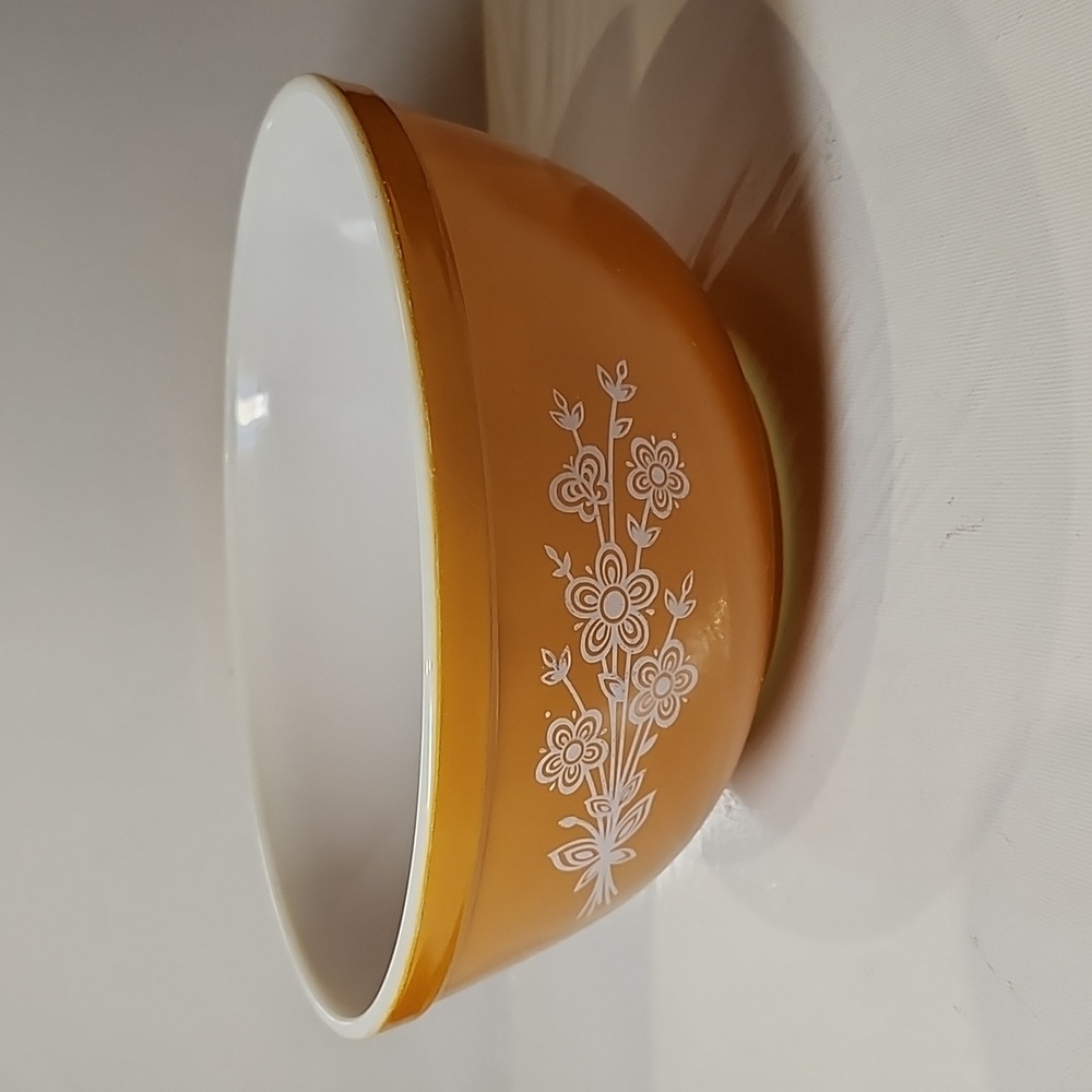 Vintage Pyrex 403-2.5qt butterfly daisy orange nesting mixing bowl